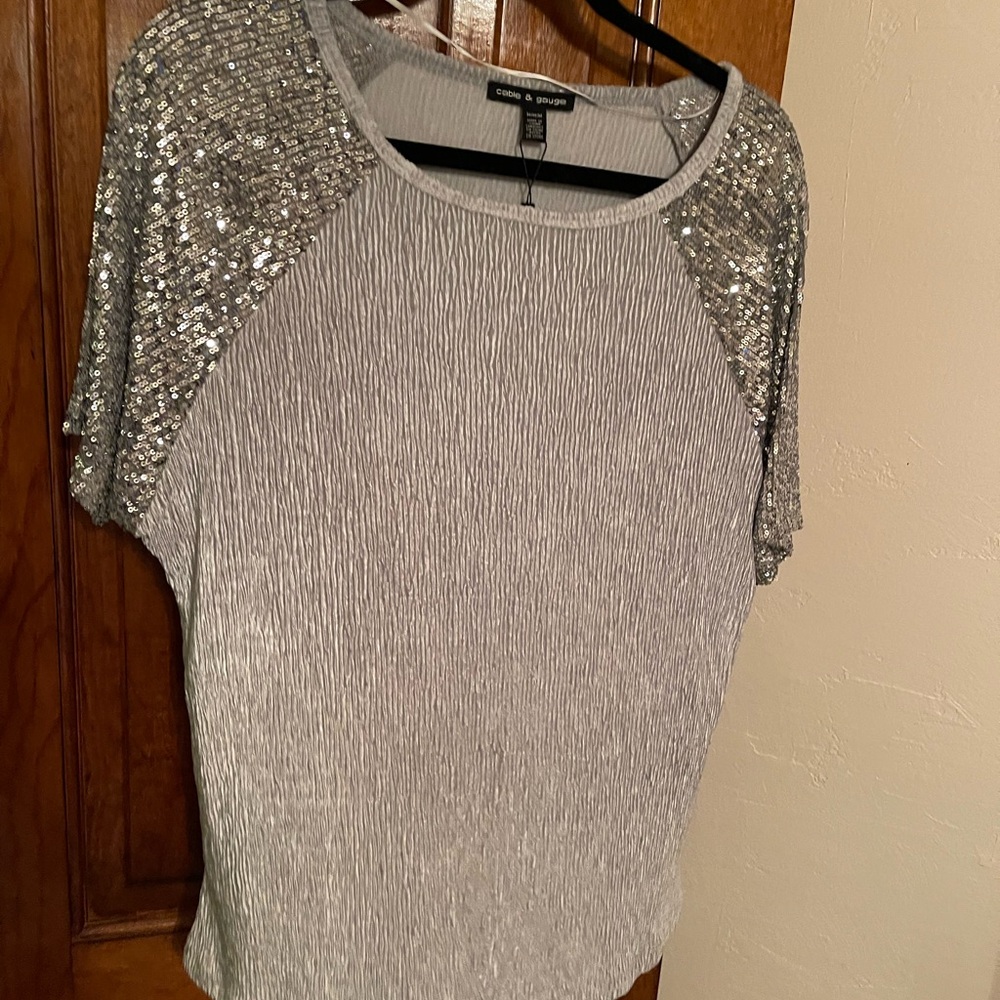 Super cute casual top that can be dressed up or down.
